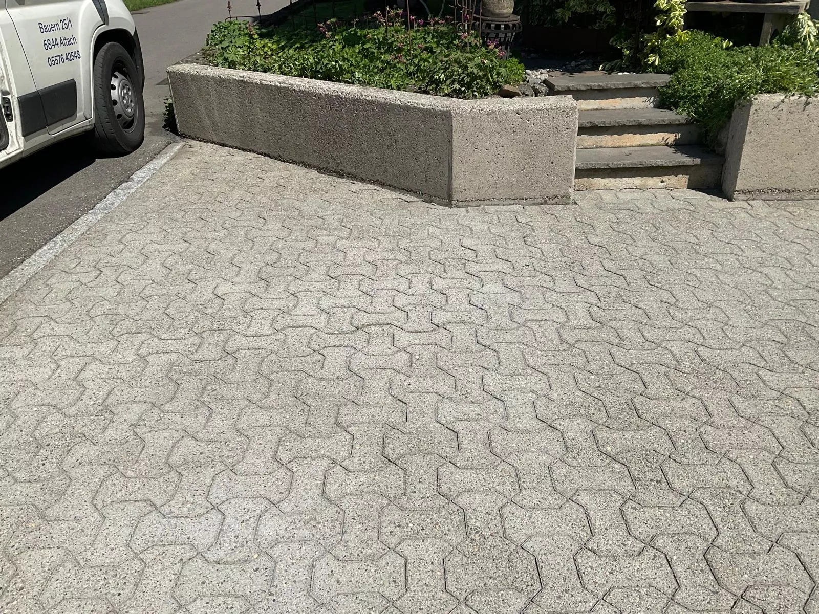 Vorplatzreinigung, Probefläche, mario Ender Flächenreinigung, Steinexperte, Steinreinigung, altach, Vorarlberg Vorplatzreinigung, Probefläche, mario Ender Flächenreinigung, Steinexperte, Steinreinigung, altach, Vorarlberg